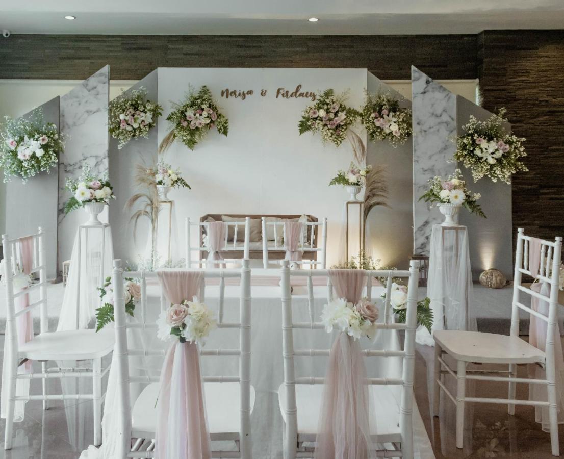The Wujil Resort & Conventions Semarang Buitenkant foto