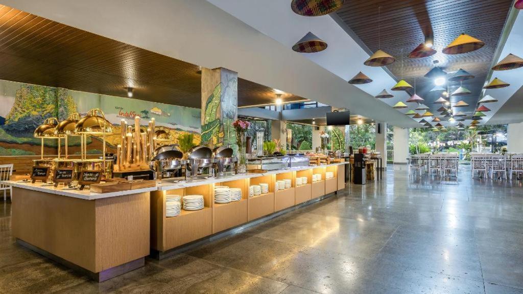 The Wujil Resort & Conventions Semarang Buitenkant foto